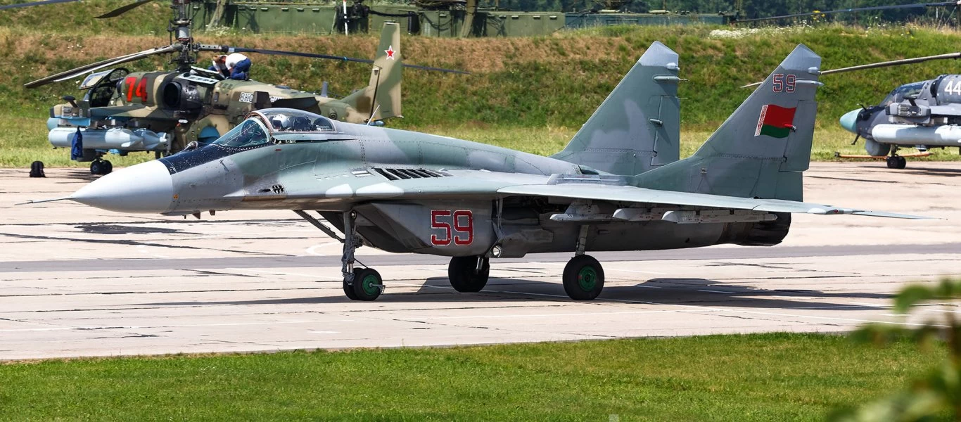 Λευκορωσία: Μαχητικά προσγειώνονται σε αυτοκινητόδρομο